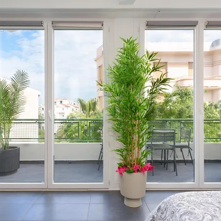 Les Pins Avec Terrasse Apartment *