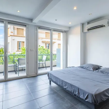 Appartement Les Pins Avec Terrasse *