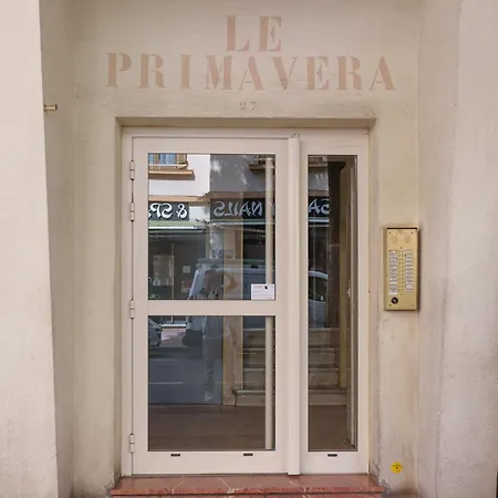 Les Pins Avec Terrasse Apartmán *